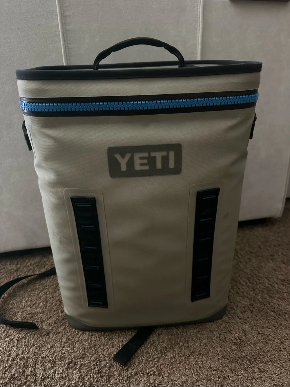 Yeti Backpack Hopper Cooler (24) with Blue Zipper blue/ grey